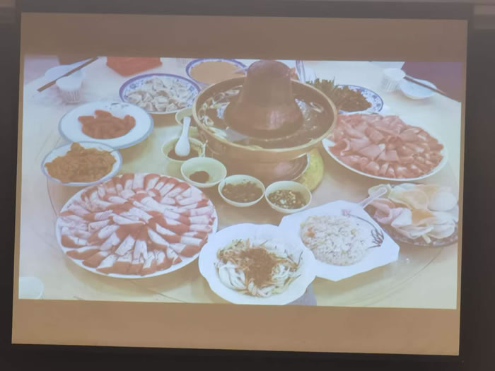 綿陽(yáng)中旅行假日旅行社舉行胡楊林、南疆專列推薦會(huì)